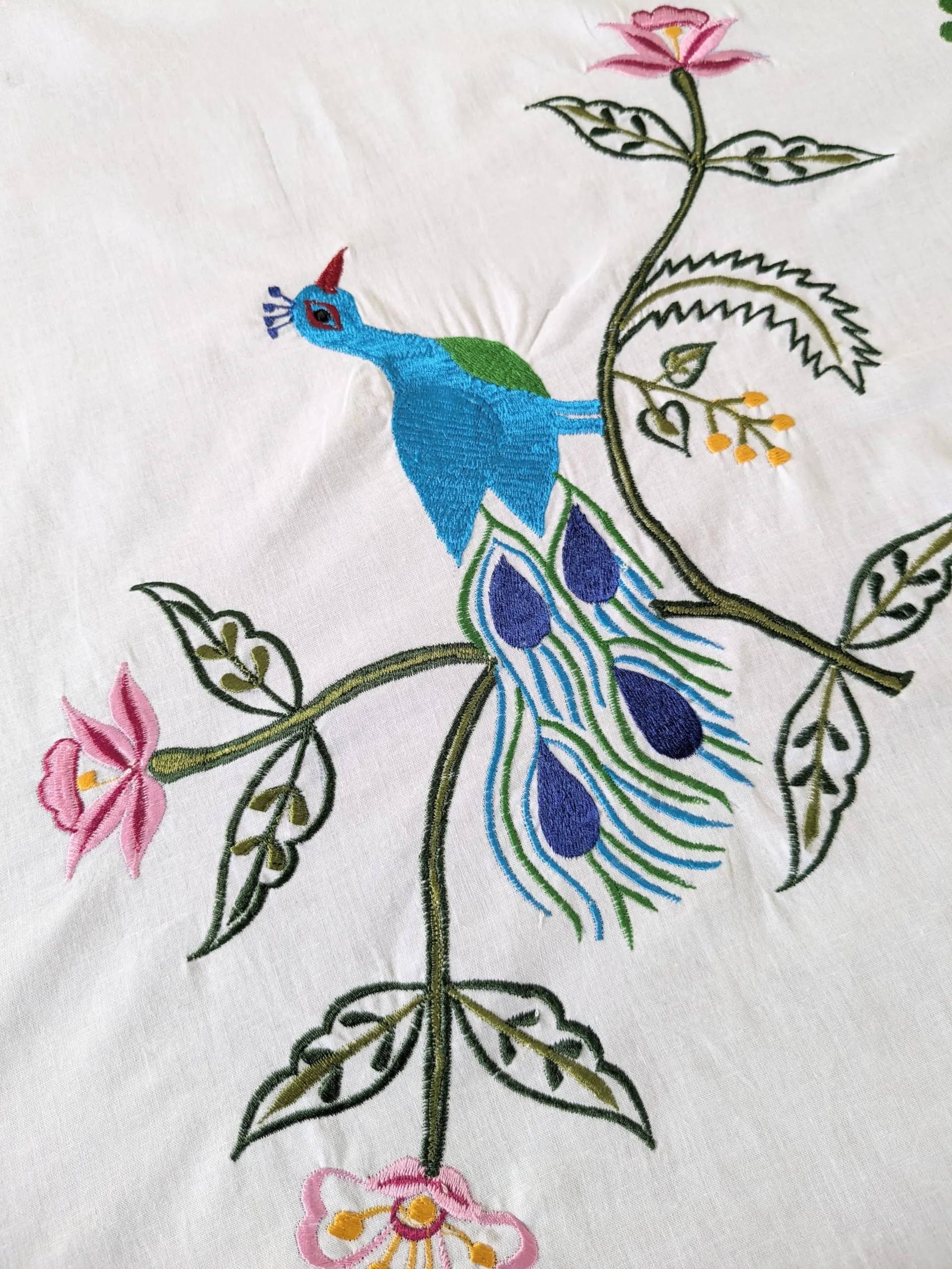 Tutli Putli King Size Embroidery Bedsheet Peacock with Two Pillow Covers (White 2)